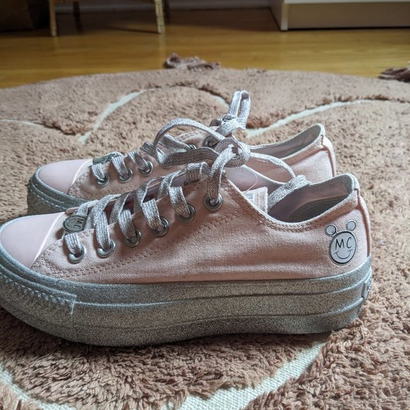 Miley Cyrus Converse - Picture 2 of 5